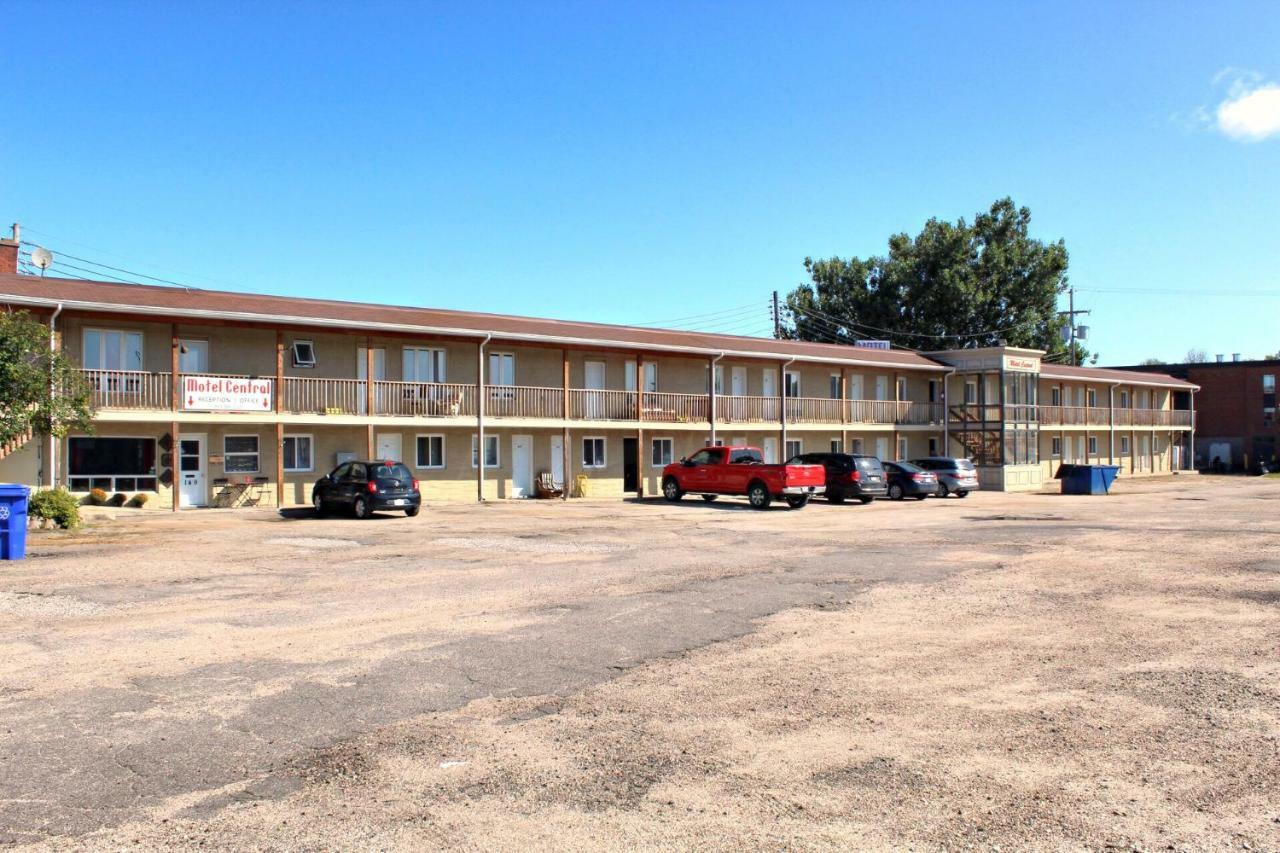 Motel Central Maniwaki Exterior photo