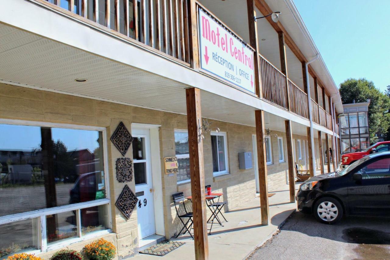 Motel Central Maniwaki Exterior photo